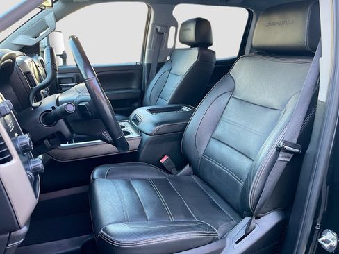 Used 2019 GMC Sierra 2500 Denali w/ Duramax Plus Package AWD/4WD image 22