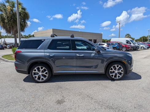 Used 2022 Hyundai Palisade SEL w/ Premium Package FWD image 3