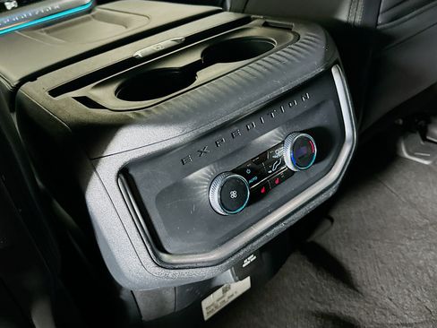 Used 2025 Ford Expedition Max Platinum image 26