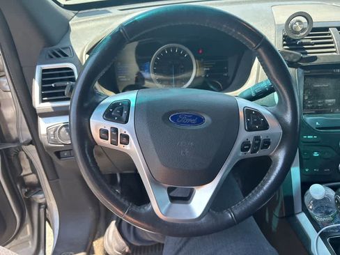 Used 2014 Ford Explorer XLT w/ Equipment Group 202A AWD/4WD image 11