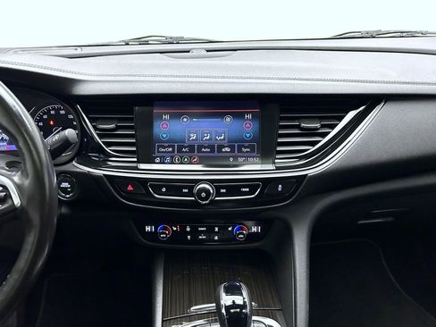 Used 2018 Buick Regal Essence w/ Driver Confidence Package #1 image 13