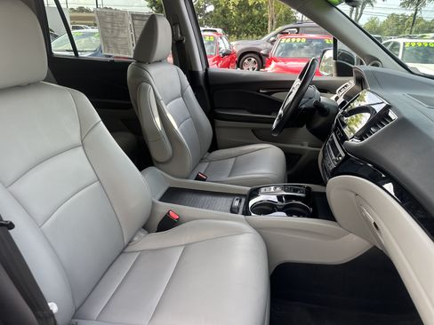 Used 2020 Honda Pilot Touring image 13