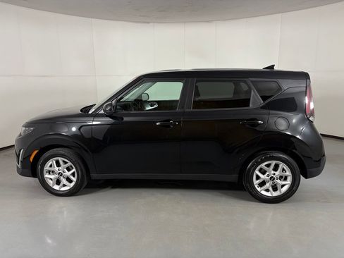 Used 2024 Kia Soul LX w/ Option Group 015 FWD image 5