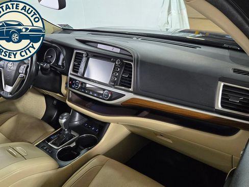 Used 2017 Toyota Highlander Limited w/ Protection Package #3 AWD/4WD image 36