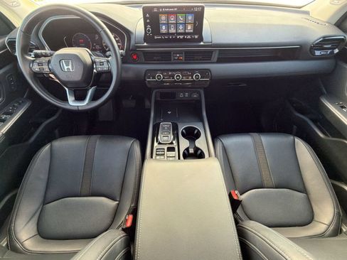 Used 2025 Honda Pilot Touring image 16