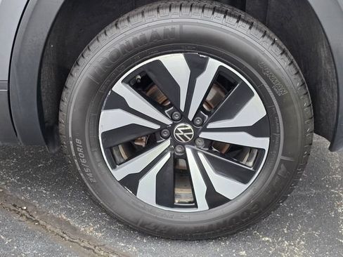 Used 2025 Volkswagen Atlas SE FWD image 8