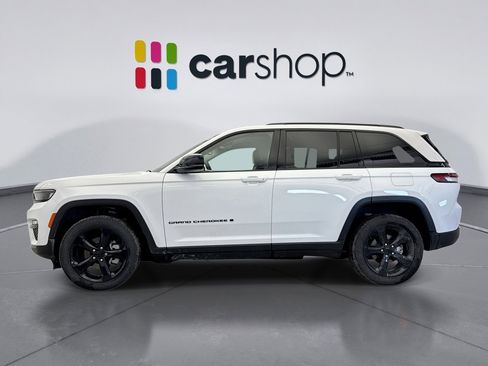 Used 2023 Jeep Grand Cherokee Limited w/ Black Appearance Package image 2