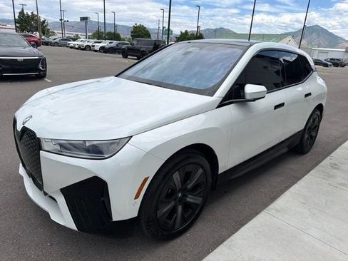 Used 2024 BMW iX xDrive50 w/ Sport Package AWD/4WD image 3