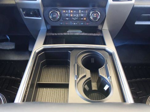 Used 2019 Ford F250 Lariat w/ Chrome Package image 37