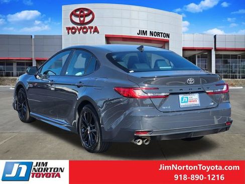 Used 2025 Toyota Camry SE FWD image 7