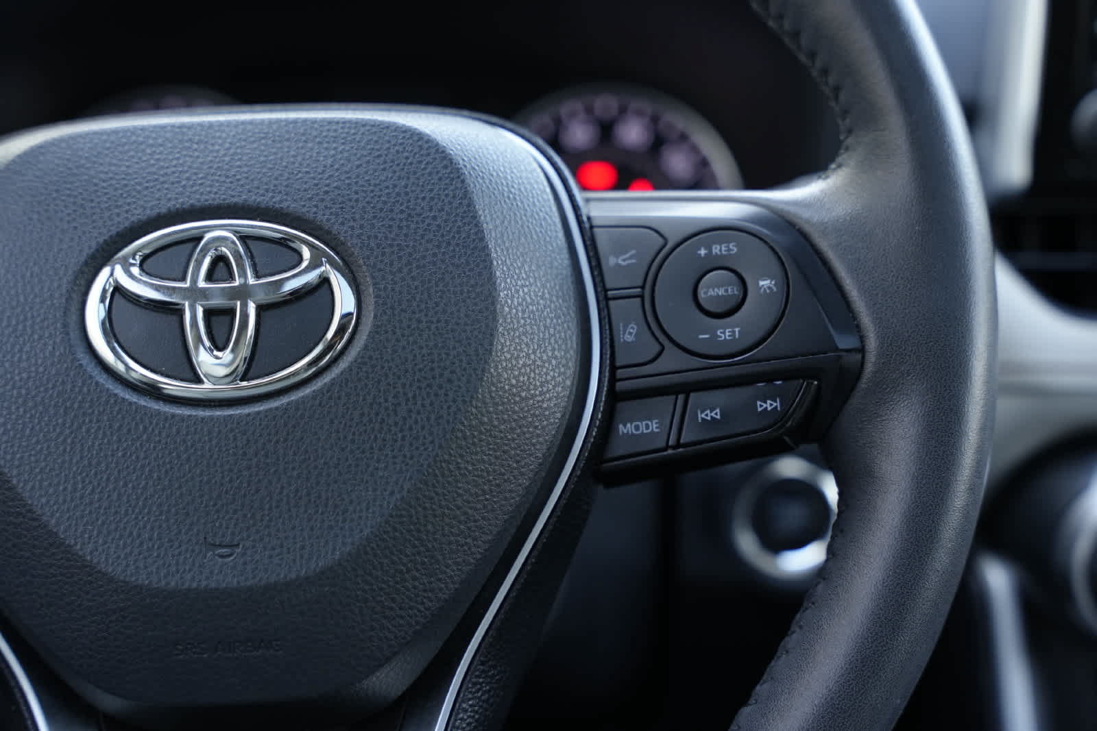 Used 2021 Toyota RAV4 XLE Premium FWD image 11