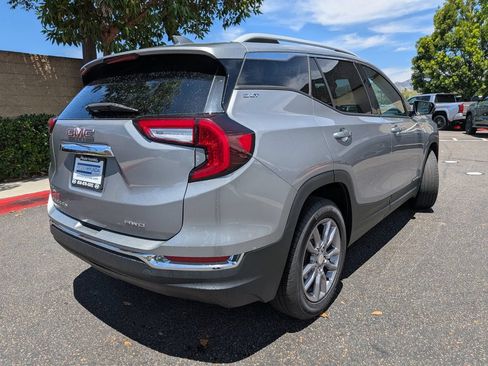Used 2024 GMC Terrain SLT AWD/4WD image 9