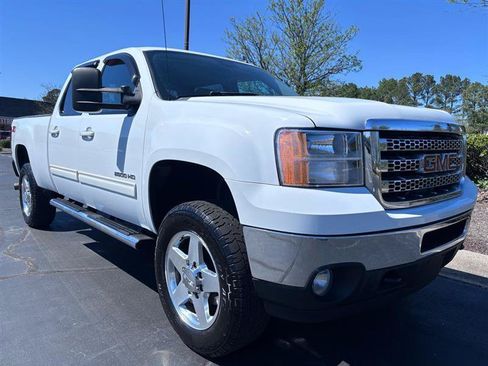 Used 2014 GMC Sierra 2500 SLT w/ SLT Convenience Package AWD/4WD image 4
