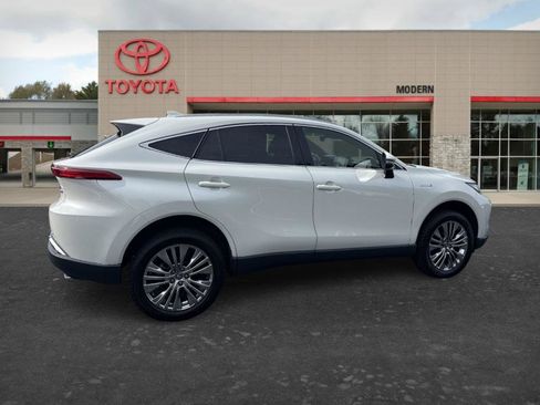 Certified 2021 Toyota Venza XLE w/ Softex Package AWD/4WD image 7