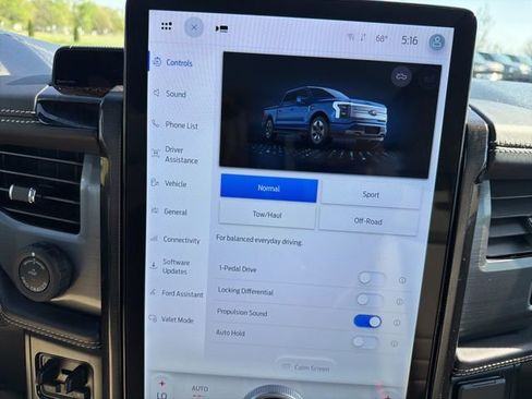 Used 2023 Ford F150 Lightning Platinum AWD/4WD image 41