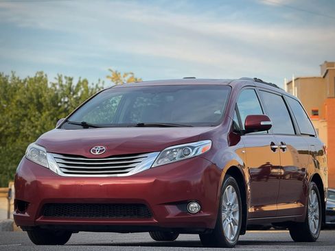 Used 2017 Toyota Sienna Limited Premium w/ Outdoor Package AWD/4WD image 1