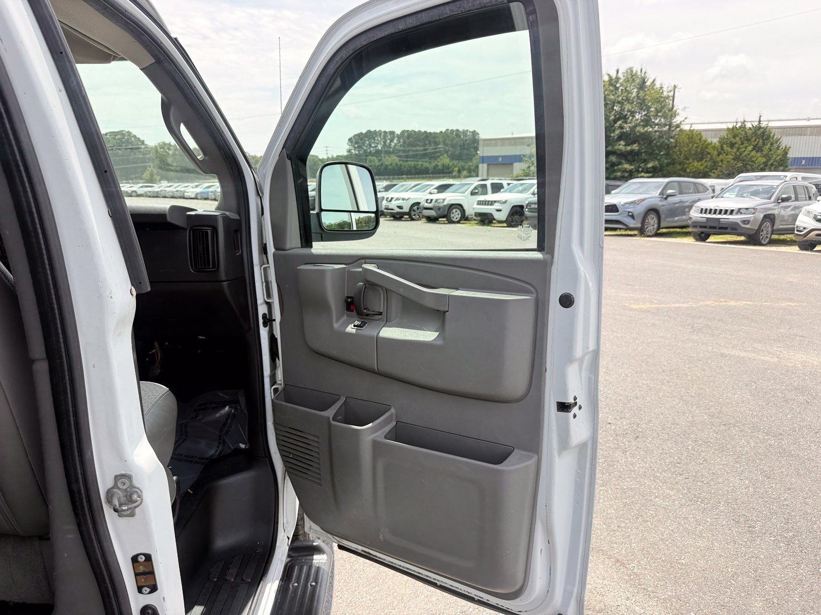 Used 2020 Chevrolet Express 3500 LT w/ LT Preferred Equipment Group RWD image 19