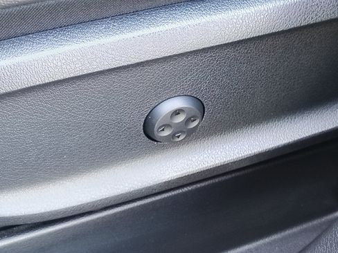 Used 2021 Mercedes-Benz GLB 250 4MATIC image 13