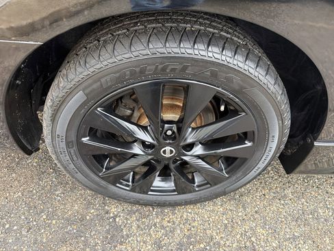 Used 2018 Nissan Sentra SR w/ SR Midnight Edition Package image 18