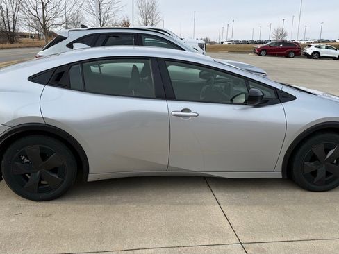 Used 2025 Toyota Prius LE image 7
