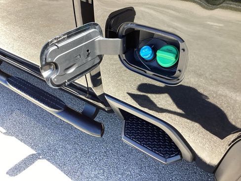 Used 2021 GMC Sierra 2500 AT4 image 17