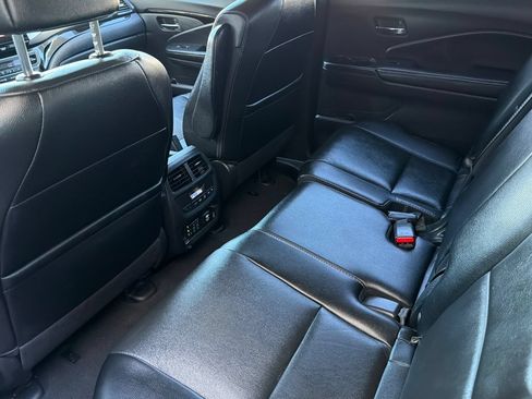 Used 2018 Honda Pilot Touring image 12