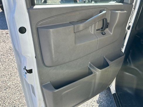 Used 2016 Chevrolet Express 3500 image 34