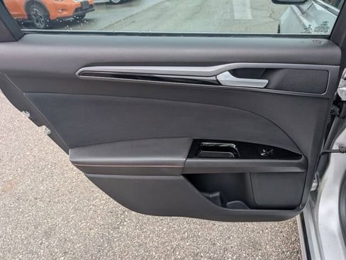 Used 2014 Ford Fusion SE image 17