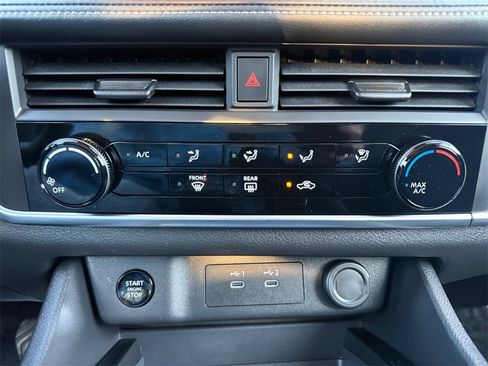 Certified 2024 Nissan Rogue S image 29