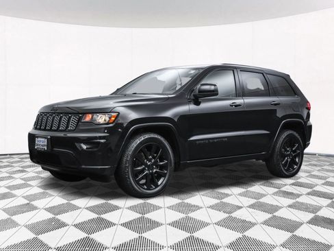 Used 2018 Jeep Grand Cherokee Altitude image 46