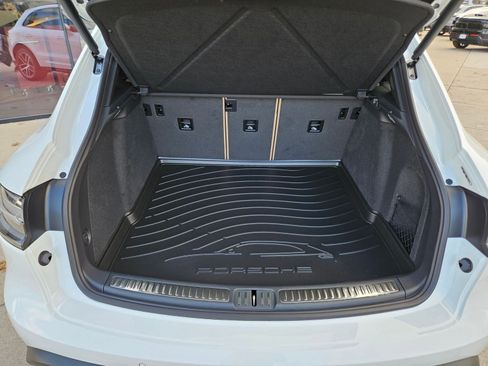 New 2026 Porsche Macan image 23