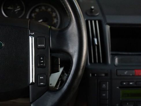 Used 2012 Land Rover LR2 HSE image 32