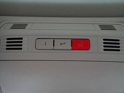 Used 2018 Volkswagen Golf SE image 24