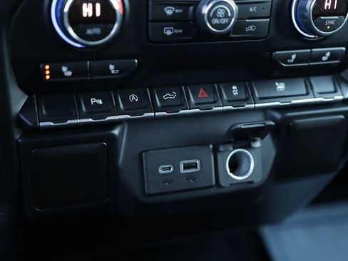 Used 2019 Chevrolet Silverado 1500 RST w/ Convenience Package AWD/4WD image 17