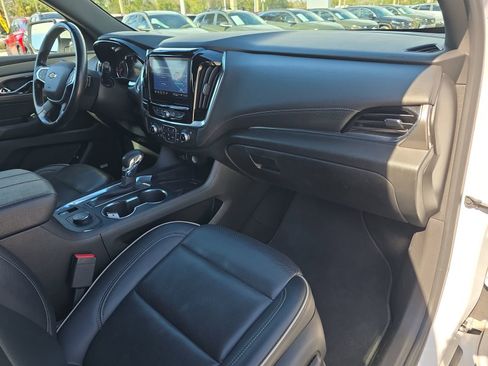 Used 2022 Chevrolet Traverse Premier image 11