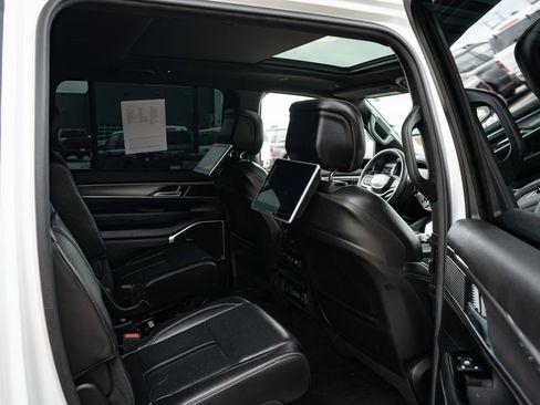 Used 2022 Jeep Wagoneer Series I AWD/4WD image 22