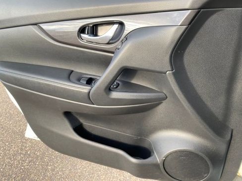 Certified 2020 Nissan Rogue SV image 14