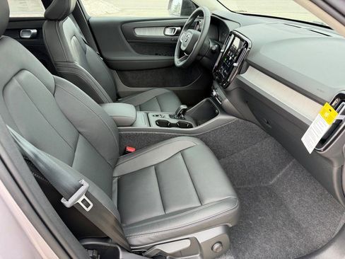 New 2026 Volvo XC40 B5 Core w/ Climate Package image 8
