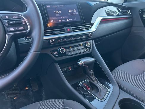 Used 2022 Kia Niro LXS w/ Digital Cluster Package image 21