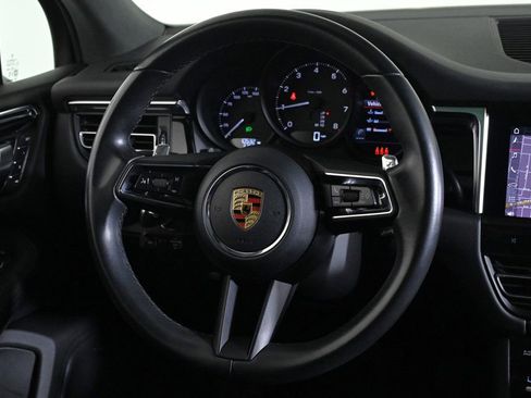 Certified 2024 Porsche Macan image 12