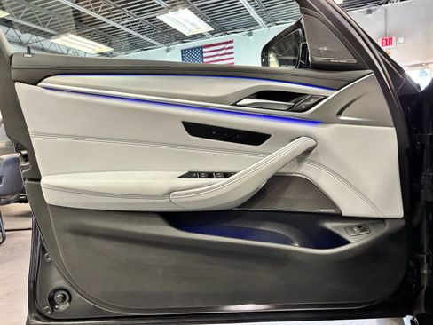 Used 2023 BMW M5 image 43