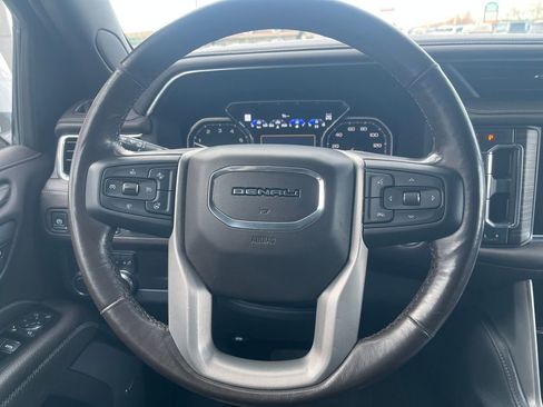 Used 2021 GMC Yukon XL Denali w/ Denali Premium Package image 16