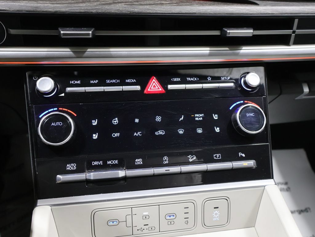Used 2024 Hyundai Santa Fe Limited AWD/4WD image 28