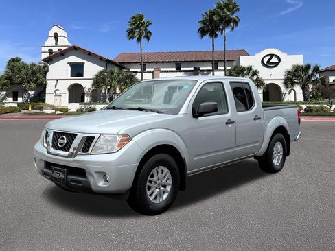 Used 2017 Nissan Frontier SV w/ SV Value Truck Package RWD image 5