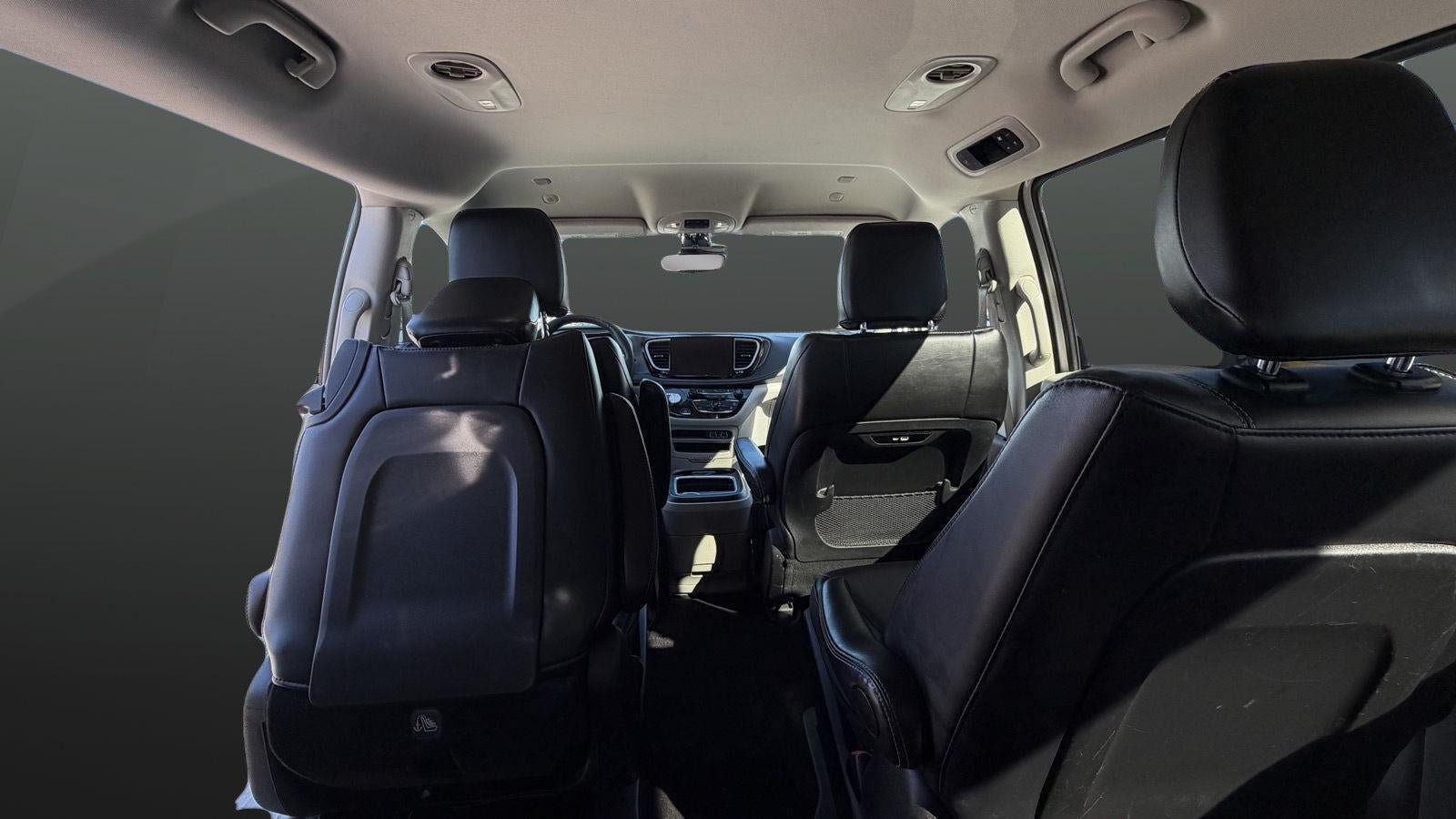 Used 2024 Chrysler Pacifica Limited FWD image 46