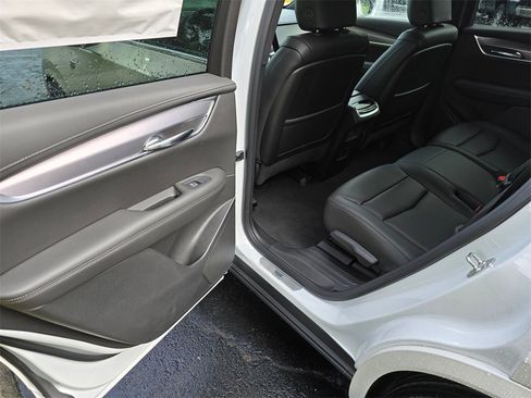 New 2025 Cadillac XT6 Luxury image 17
