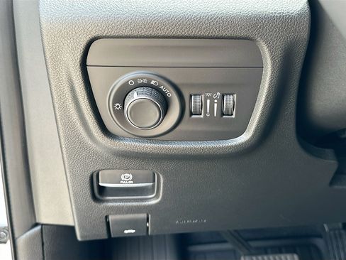 Used 2023 Jeep Grand Cherokee L Laredo RWD image 10