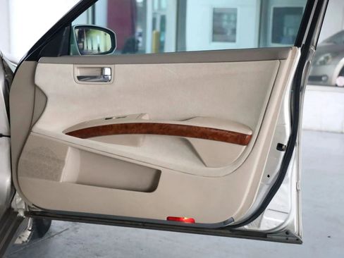 Used 2005 Nissan Maxima 3.5 SL w/ (T05) Navigation System Pkg image 21