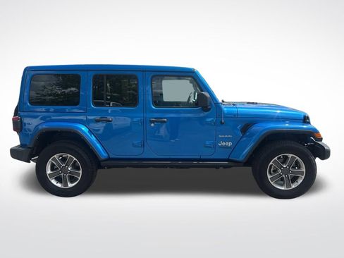 Used 2022 Jeep Wrangler Unlimited Sahara w/ Cold Weather Group AWD/4WD image 7