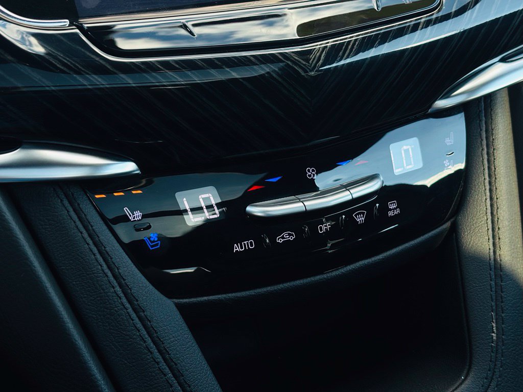 Used 2025 Cadillac XT6 Premium Luxury w/ Technology Package AWD/4WD image 65